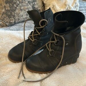 Sorrel wedge boots